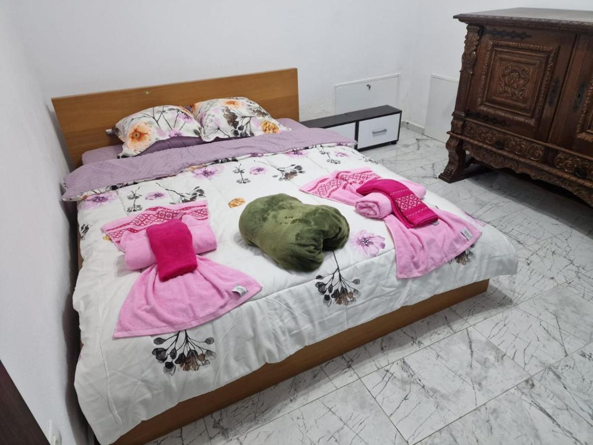 Casa Iuliana Hotel Horezu Bagian luar foto