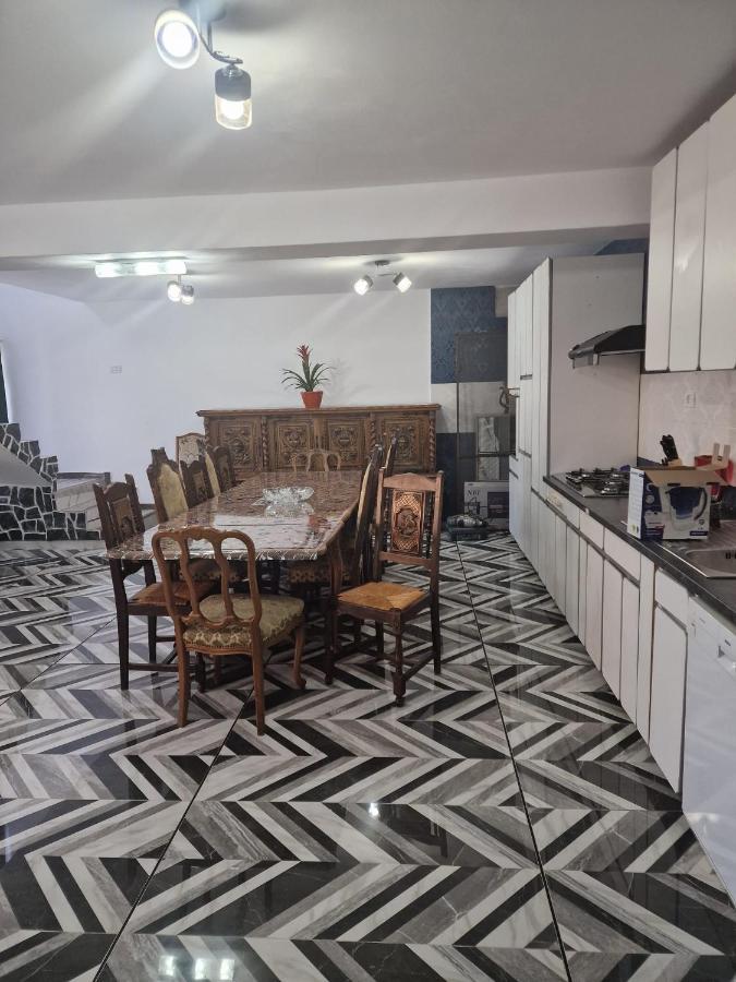 Casa Iuliana Hotel Horezu Bagian luar foto