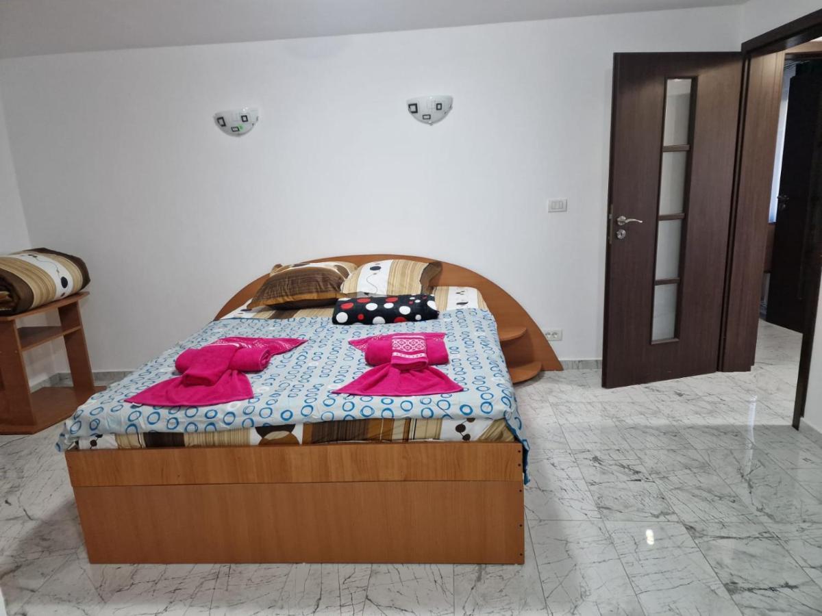 Casa Iuliana Hotel Horezu Bagian luar foto